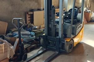 CARRELLO ELEVATORE Jungheinrich EFG 215