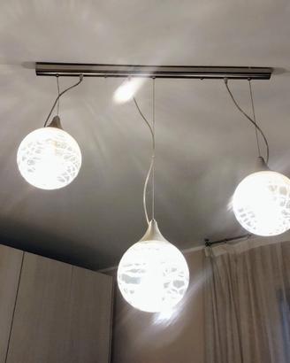 lampadario e lampade da tavolo