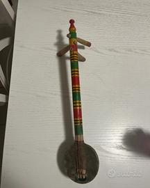 strumento musicale tipo chitarra marocchino