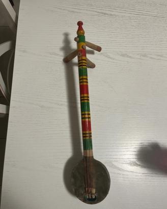 strumento musicale tipo chitarra marocchino