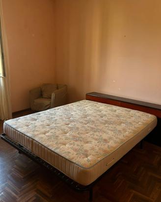 Materasso e rete matrimoniale