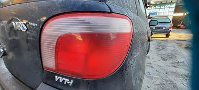 TOYOTA YARIS 2001 - STOP POSTERIORE DESTRO