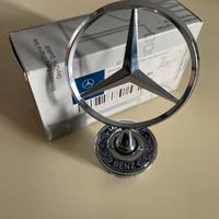 Autentico stemma del cofano Mercedes-Benz.