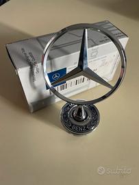 Autentico stemma del cofano Mercedes-Benz.