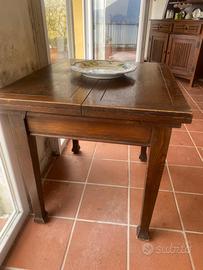 Splendido tavolo liberty in rovere