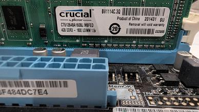 scheda madre processore i7 e 16 GB di ram