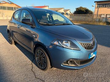 Lancia Ypsilon 1.0 FireFly 5 porte S&S Hybrid Albe