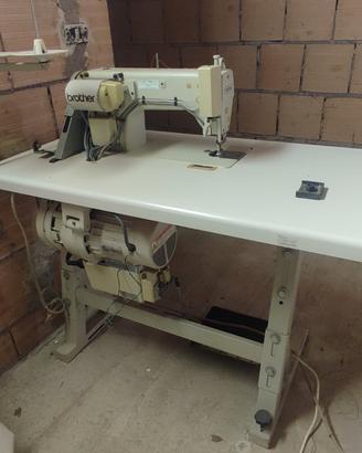 Macchina da cucire industriale