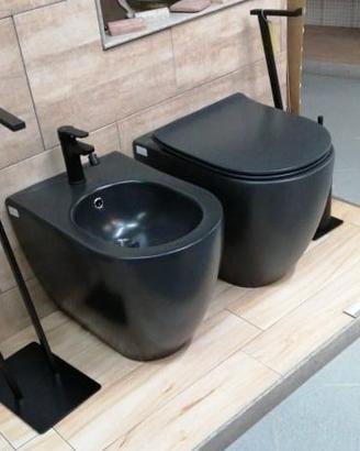 SANITARIO NUOVO FILO MURO IN NERO OPACO