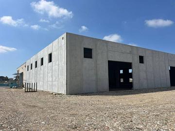 Immobile di 1200 m² con 4 locali a Giugliano in Ca