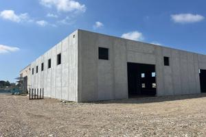 Immobile di 1200 m² con 4 locali a Giugliano in Ca