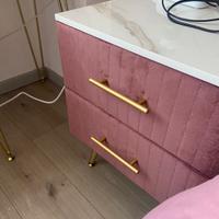 Comodino in velluto rosa