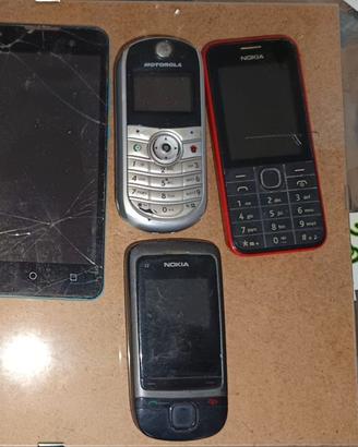 CELLULARI VARI 4 PEZZI