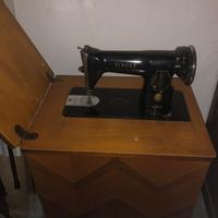 Macchina da cucire con mobile