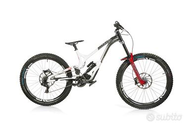 Commencal  DH WC  - 2022 mullet - full ENVE carbon