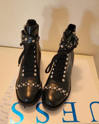 anfibi con borchie Guess 