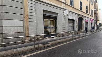 NEGOZIO A MILANO