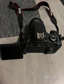 Canon eos750 D con due obbiettivi