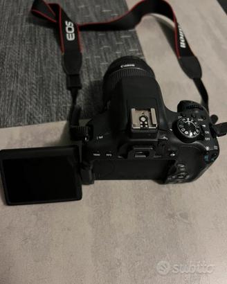 Canon eos750 D con due obbiettivi