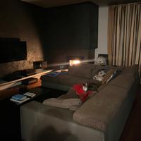 divano ad angolo in tessuto ed ecopelle