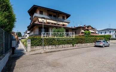 Quadrilocale con balcone e doppio garage in esclus