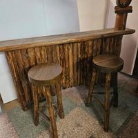 Bancone bar retro bar e sgabelli