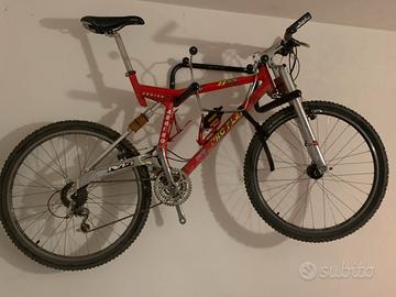 Mountain bike bicicletta da montagna