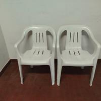 sei sedie bianche da giardino