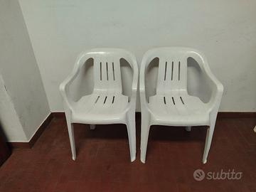 sei sedie bianche da giardino