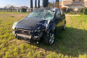 Ford Fiesta 5 serie incidentata solo 130000 km