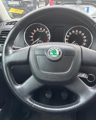 SKODA YETI 1.6 TDI MOLTO BELLA PREZZONE GUARDA