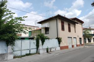 Appartamento con annesso locale commerciale