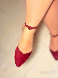 Ballerine rosse con cinturino,eleganti, indossate