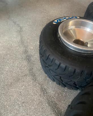 cerchi pioggia e gomme kart