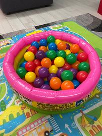 Piscina con palline