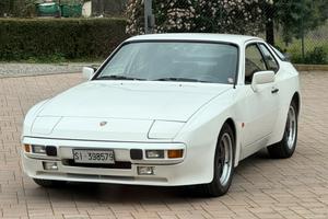 Porsche 944S