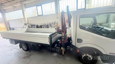 Nissan Cabstar 35.13 con gru Palfinger