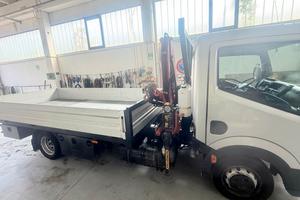 Nissan Cabstar 35.13 con gru Palfinger
