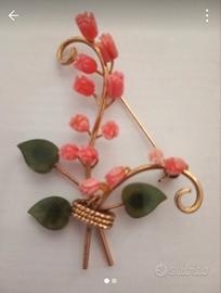spilla vintage con corallo rosa e giada verde