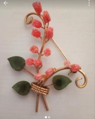 spilla vintage con corallo rosa e giada verde