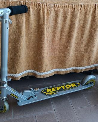 MONOPATTINO Reptor Loops di GIOCHI PREZIOSI