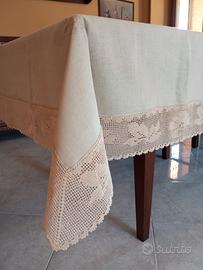 Set tovaglia e tovagli di lino e uncinetto 
