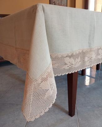 Set tovaglia e tovagli di lino e uncinetto 