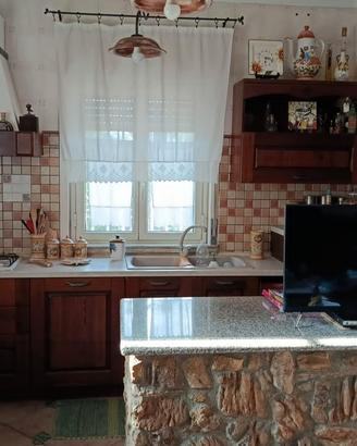  Cucina completa in legno con forno e cappa
