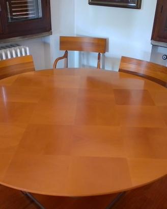 tavolo con sedie ditta Maxalto