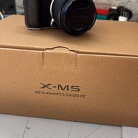 Fujifilm x-m5 silver con obiettivo