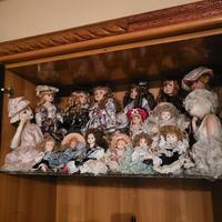 Bambole in ceramica e in porcellana