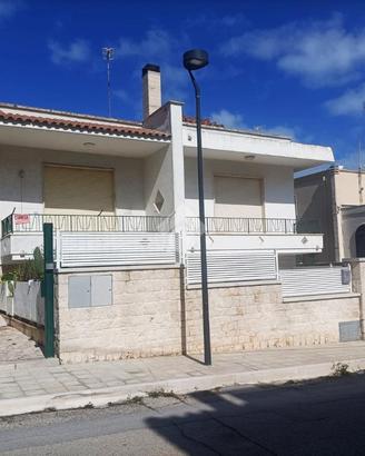 PORZIONE DI BIFAMILIARE A MOLA DI BARI