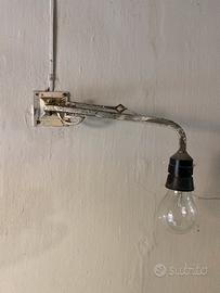 Antica lampada da muro