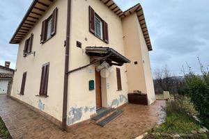 4 LOCALI A GUALDO TADINO